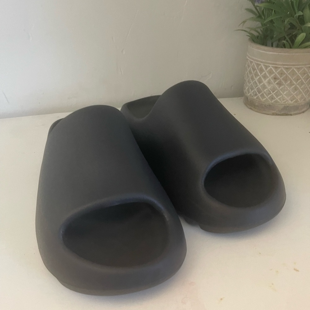 Adidas Yeezy Slide Onyx HQ6448 Men's Used SIZE 10